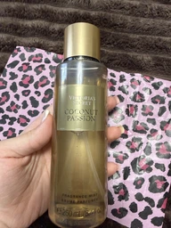 Парфумований спрей для тіла Victoria's Secret Coconut Passion 250 мл фото від покупців 1