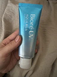 Увлажняющая солнцезащитная эссенция Kao Biore UV Aqua Rich Watery Essence SPF50+ PA++++, 70 ml