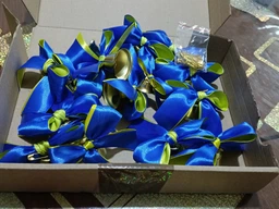 Дзвіночки для першокласників, випускників шкіл та дитячих садків (d-35мм) з синьо-жовтою стрічкою. Making
