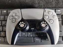 Силіконові накладки на стіки Лапки (White/Red) для геймпадів Sony DualShock PS4 / DualSense PS5 / Xbox Series|One (2шт.) [408053970] фото від покупців 1