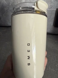 Термокружка в стиле SMEG Wall Mug с двойными стенками и поворотной крышкой Бежевая