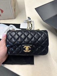 Сумка кожаная с логотипом CHANEL Classic 11.12 Handbag с золотистой фурнитурою Черный фото от покупателей 1