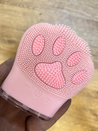 Щітка масажер для чищення обличчя у формі лапки силіконовий BRS Pink