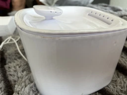 Поїлка для котів автоматична автопоїлка питний фонтан для котів кішок собак фонтанчик для домашніх тварин напувалка з фільтром універсальна циркуляційна з підсвіткою безшумна 3 л OnePro Біла 74069 фото від покупців 5