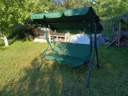 Садова гойдалка Relax Green посилена тримісна з навісом, сталева рама з порошковим покриттям, навантаження до 250 кг, водонепроникний поліестер, регульований тент, розміри 170×180×100 см
