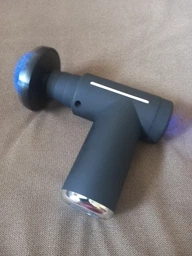 Масажер пістолет перкусійний сенсорний 6в1 Massage Gun для тіла спини ніг і шиї м'язів ультракомпактний ударний ручний чорний