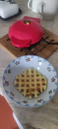Вафельница мини Vaffle maker mini для венских и бельгийских вафель, сендвичница чёрно-красная фото от покупателей 1
