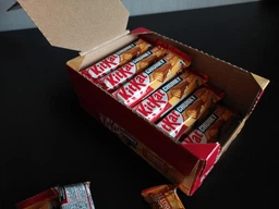 Упаковка батончиків KitKat Chunky з арахісовою пастою 42 г х 24 шт (3800020405574) фото від покупців 1