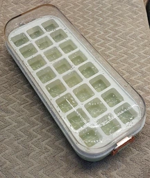 Форма для льоду з контейнером 24 отвори з лопаткою форми для льоду Green Kayfovo IFC-1