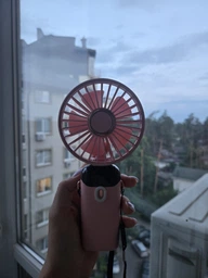 Мини-вентилятор аккумуляторный 5в1 с дисплеем, беспроводной USB ручной кондиционер с подставкой для телефона, портативный черный фото от покупателей 3