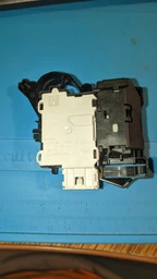 Замок люка (двери) DKS08 для стиральной машины ROLD WHIRLPOOL (481010885440)