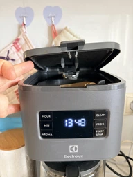Кофеварка капельная Electrolux E5CM1-6AN Graphite + набор фильтров для кофеварок в подарок