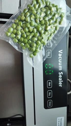 Вакууматор побутовий для продуктів – кухонний вакуумний пакувальник для дому з дисплеєм та вбудованим різаком фото від покупців 6