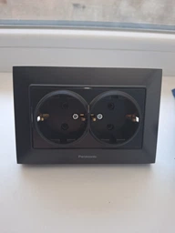 Розетка подвійна з заземленням Panasonic Arkedia Slim чорна (WNTC0205-2BL)