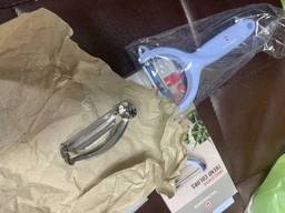 Овочечистка Victorinox Vegetable Peeler (7.6074)