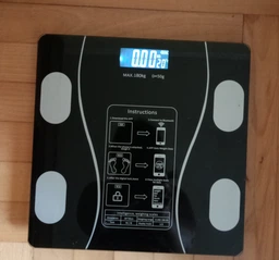 Ваги підлогові смарт розумні скляні для дому Scale one Black електронні фітнес Bluetooth з додатком для смартфона 180 кг білі фото від покупців 6