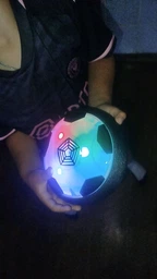 Аером'яч інтерактивний левітуючий на батарейках Hoverball, дитячий повітряний футбольний м'яч з LED-підсвічуванням та м’яким захисним бампером для гри в приміщенні Чорний з білим, FBS-153 фото від покупців 1