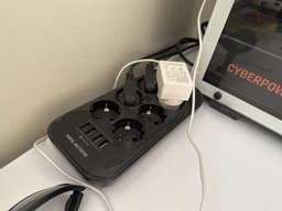 Бытовой сетевой фильтр удлинитель 6 розеток с 4 USB 2м с защитой и заземлением LDNIO SE 6403 2500W 10A Черный