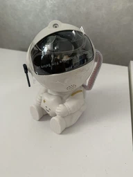 Нічник проектор Космонавт сидячий Astro Star Mini Проектор зоряного неба, лазерний нічник на пульті фото від покупців 3