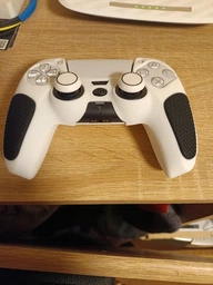 Качественный защитный силиконовый чехол Rubber Protective (Black/White) для геймпада DualSense Sony PlayStation 5 (PS5) + накладки на стики [437156126] фото от покупателей 1