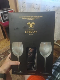 Подарочный набор Chateau Chizay Pinot Noir красное полусладкое 0.75 л + 2 бокала (4820001632231)