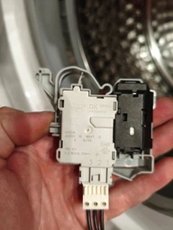 Замок Rold DKS08618 для пральної машини Whirlpool 481010885440 Ariston Indesit C00536021 фото від покупців 1