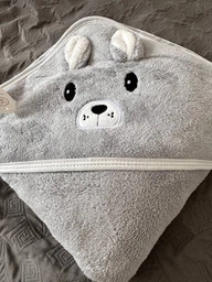 Полотенце уголок для новорожденных детское банное с капюшоном для купания младенцев малышей микрофибра 110х110 см после купания малыша девочки мягкое гипоаллергенное влаговпитывающее быстросохнущее теплое в роддом для ванной ванны серый