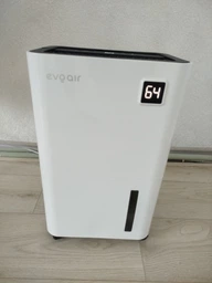 Осушувач повітря EvoAir OptiDry 20 20л/24год датчик вологості функція пам'яті сушіння одягу резервуар 2л цифровий дисплей білий фото від покупців 2