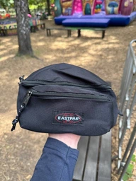 Сумка бананка на пояс Eastpak 3л унісекс чорна