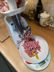 Мясорубка BOSCH MFW2515W с насадкой соковыжималкой