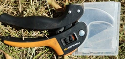 Секатор Fiskars PowerStep Р83 с храповым механизмом (1000575)