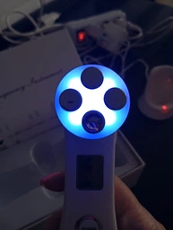 Мікрострумовий масажер для обличчя та шиї RF & EMS Beaty Instrument з мікротоками 9 режимів ліфтинг LPG та тонус шкіри для омолодження з мікрострумами електричний акумуляторний фото від покупців 4