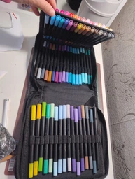 Маркери акварельні двосторонні Dual Brush 100 шт професійні фломастери художні на водній основі для малювання розмальовок скетчингу художній набір для каліграфії ілюстрацій дизайну набір акварельних маркерів брашпени з ефектом акварелі у чохлі-сумці