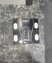 Весы напольные смарт умные стеклянные для дома Scale one Black электронные фитнес Bluetooth с приложением для смартфона 180 кг белые фото от покупателей 1