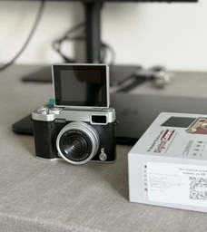 Цифровая камера M9 48 МП Full HD 1080P с поворотным экраном 180° 2.4 IPS 16× зум Type-C microSD до 512 ГБ White фото от покупателей 1