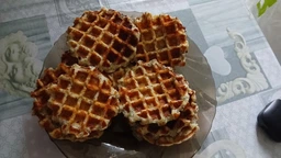 Вафельница мини Vaffle maker mini для венских и бельгийских вафель, сендвичница чёрно-красная фото от покупателей 6