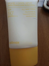 Освітлюючий сонцезахисний крем для обличчя CELIMAX Pore+Dark Spot Brightening Care Sunscreen SPF50+ PA++++ 50 мл для захисту