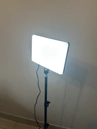 Лампа-прожектор светодиодная LED для фото и видео съемки с пультом и штативом, прямоугольное студийное освещение 2700–6500K Ra95+, лампа для блоггеров, визажистов, TikTok и YouTube Черная PL-260T фото от покупателей 1