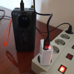 МЗП Hoco C100A PD20W + QC3.0 charger with digital display ( EU ) White