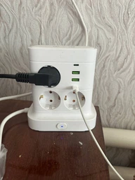 Сетевой фильтр удлинитель адаптер питания беспроводная зарядка 2 USB A 2 Type C на 7 розеток с заземлением и защитой от перенапряжения 2500W 10A кабель 1,8м для компьютера ноутбука настольный PD Power Delivery электрический разветвитель с евророзетками