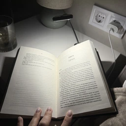 Настільна лампа світильник для читання із вбудованим акумулятором книг лед лампа портативна ліхтар LED лампи на акумуляторі світлодіодний на прищіпці для книги фонарик (66432 Ruel)