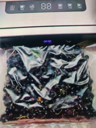 Вакуумний пакувальник вакууматор з на сосом 75 кПа + шланг VACUUMMACHINE побутовий аварат з різаком + 10 вакуумних пакетів фото від покупців 2