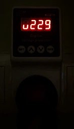 Реле напряжения XON VoltProtect з дисплеем розеточное цифровое 15А 140-210В/230-270В (XVPDE0015W 5450) фото от покупателей 1
