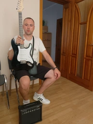 Електрогітара електрична гітара 6 струн з підсилювачем 20 Вт для навчання початківців гітарний комплект з чохлом кабелем ременем тюнером медіаторами ключами електрогітарний набір музичний інструмент Vintage Tremolo S-S-S 22 лади чорна фото від покупців 3