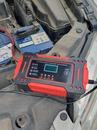 Зарядний пристрій для автомобільних акумуляторів 12V 6 A, портативна інтелектуальна зарядка для свинцево-кислотних АКБ 4–120 А·год з режимами AGM, Pulse Repair, зарядне для авто та мото, BC-006-Red фото від покупців 3