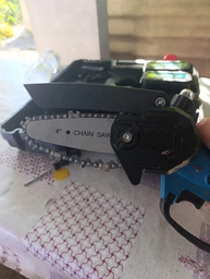 Пила на акумуляторі ланцюгова електропила ручна садова для обрізки гілок заготівлі дров комплект з кейсом з 2 акумуляторами фото від покупців 5