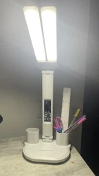 Світлодіодна настільна лампа трансформер на акумуляторі з дисплеєм 12в1 Tech Lamp - багатофункціональна з подвійним джерелом світла, календарем, термометром та тримачем для ручок, біла