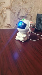 Ночник проектор Астронавт Космонавт Astronaut лазерный детский светильник звездного неба галактики звездное небо с пультом (сидячий) белый с желтым