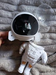 Ночник проектор Астронавт Космонавт Astronaut лазерный детский светильник звездного неба галактики звездное небо с пультом (стоячий) белый с лимонным