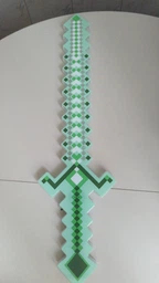 Алмазный Пиксельный меч в стиле Майнкрафт / Minecraft со звуковыми эффектами Ледяной LED Меч со светом и звуками 55×14 см, зеленый фото от покупателей 1